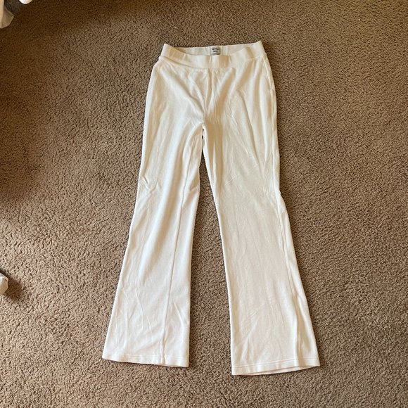 ARITZIA SUNDAY BEST WHITE PANTS - Picture 1 of 2